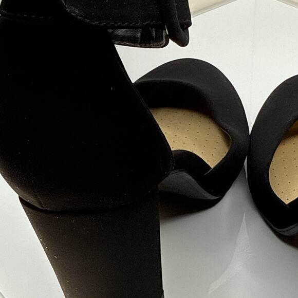 City Classified Women's Comfort Nola Closed Toe Ankle Strap Block Heel Black 8 - Picture 13 of 16